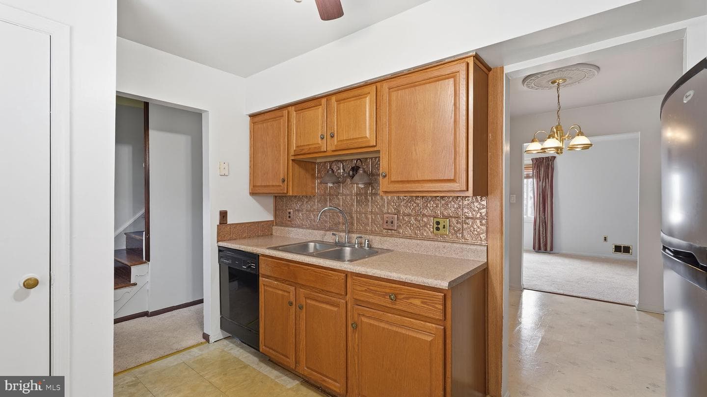 64 Bristol Court photo 6