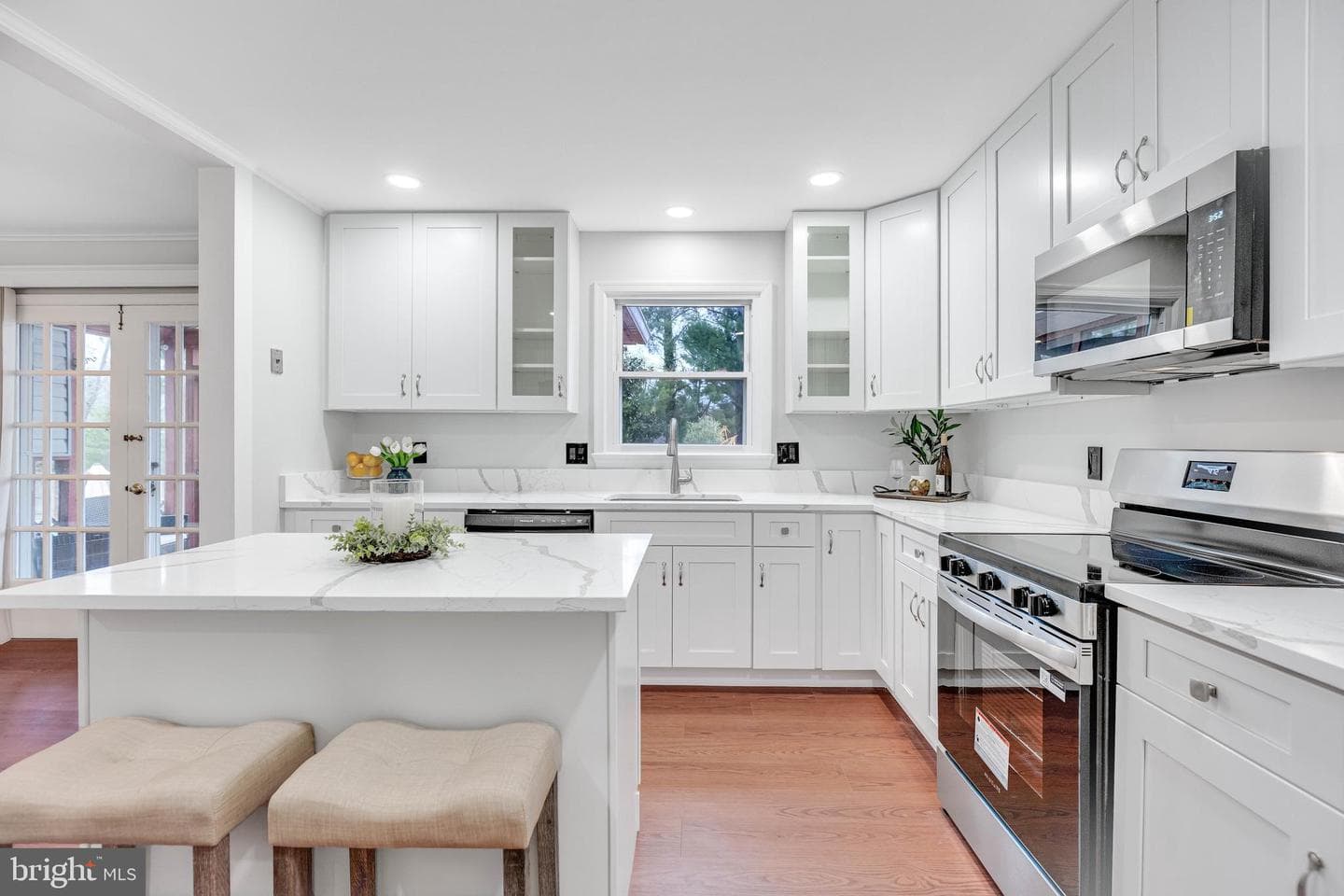 301 Ingleside Drive photo 17
