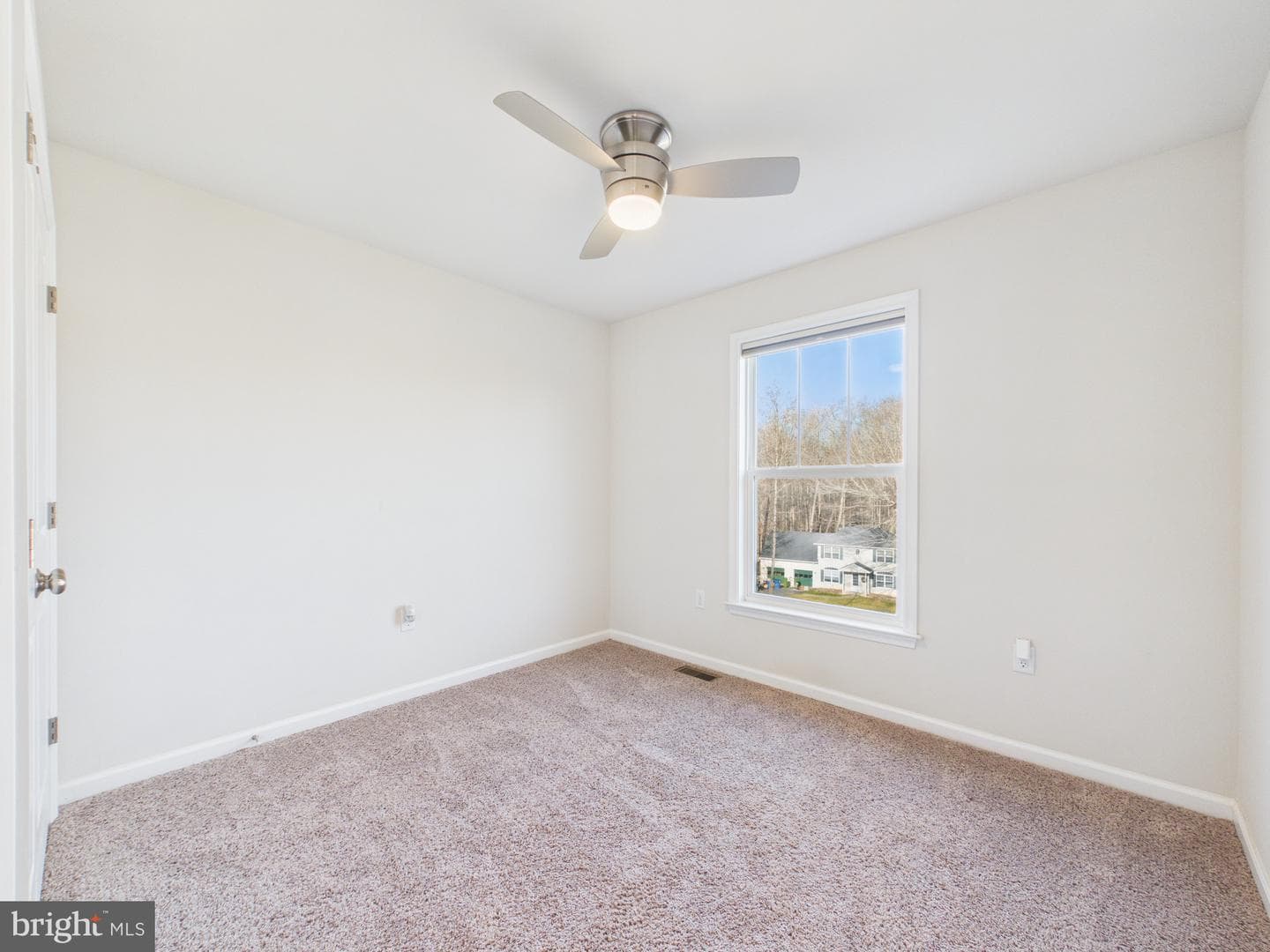 8 Howard Circle photo 12