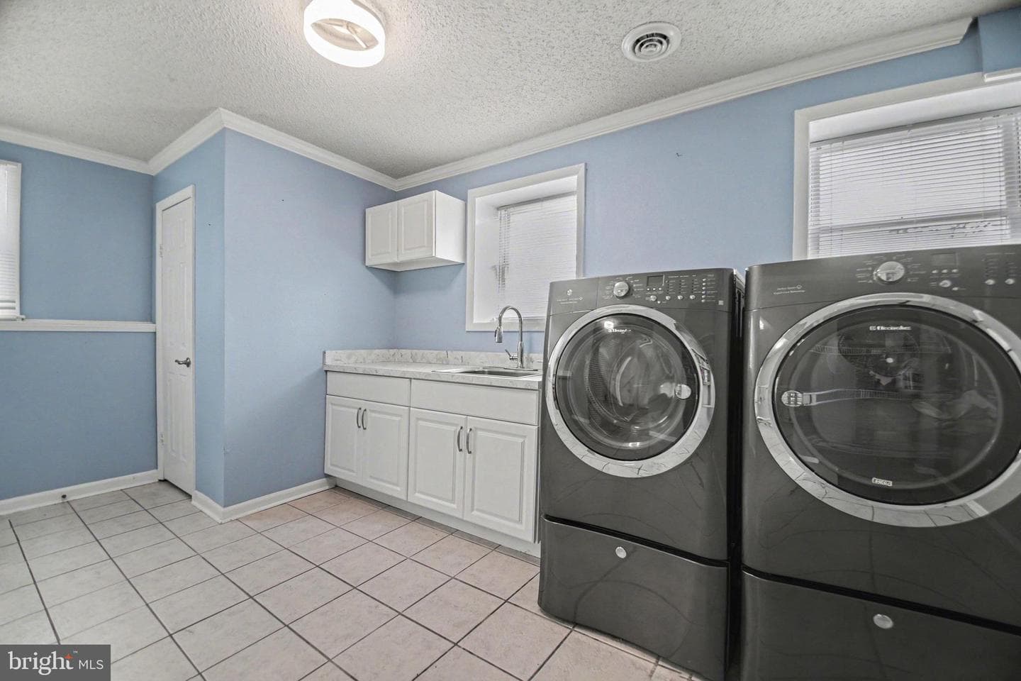 2030 Victoria Drive photo 31