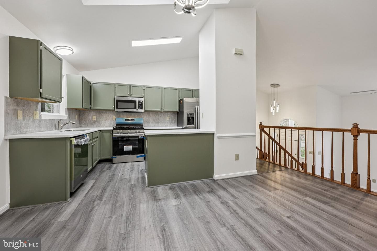 13 Howard Circle photo 11