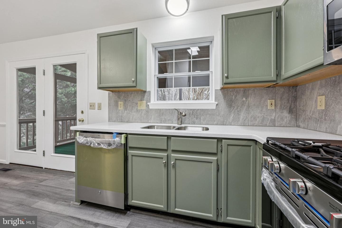 13 Howard Circle photo 12