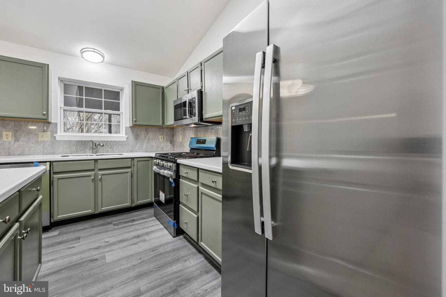 13 Howard Circle photo 13