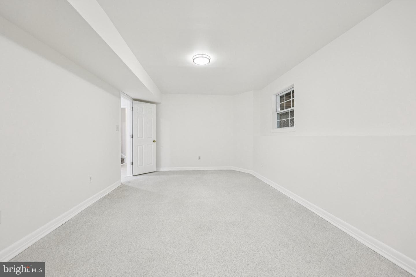 13 Howard Circle photo 33