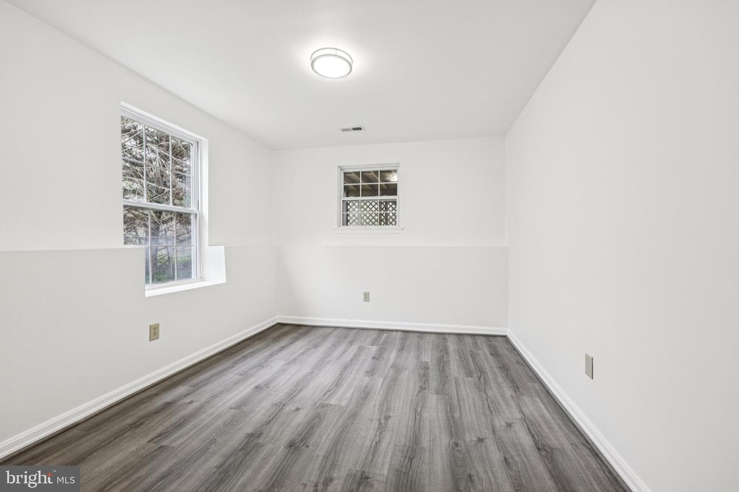 13 Howard Circle photo 34