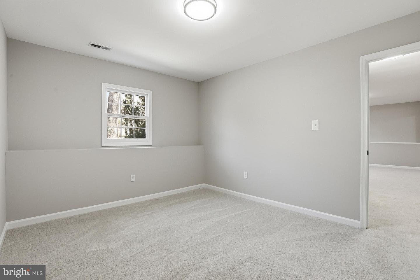6 Lord Fairfax Drive photo 25