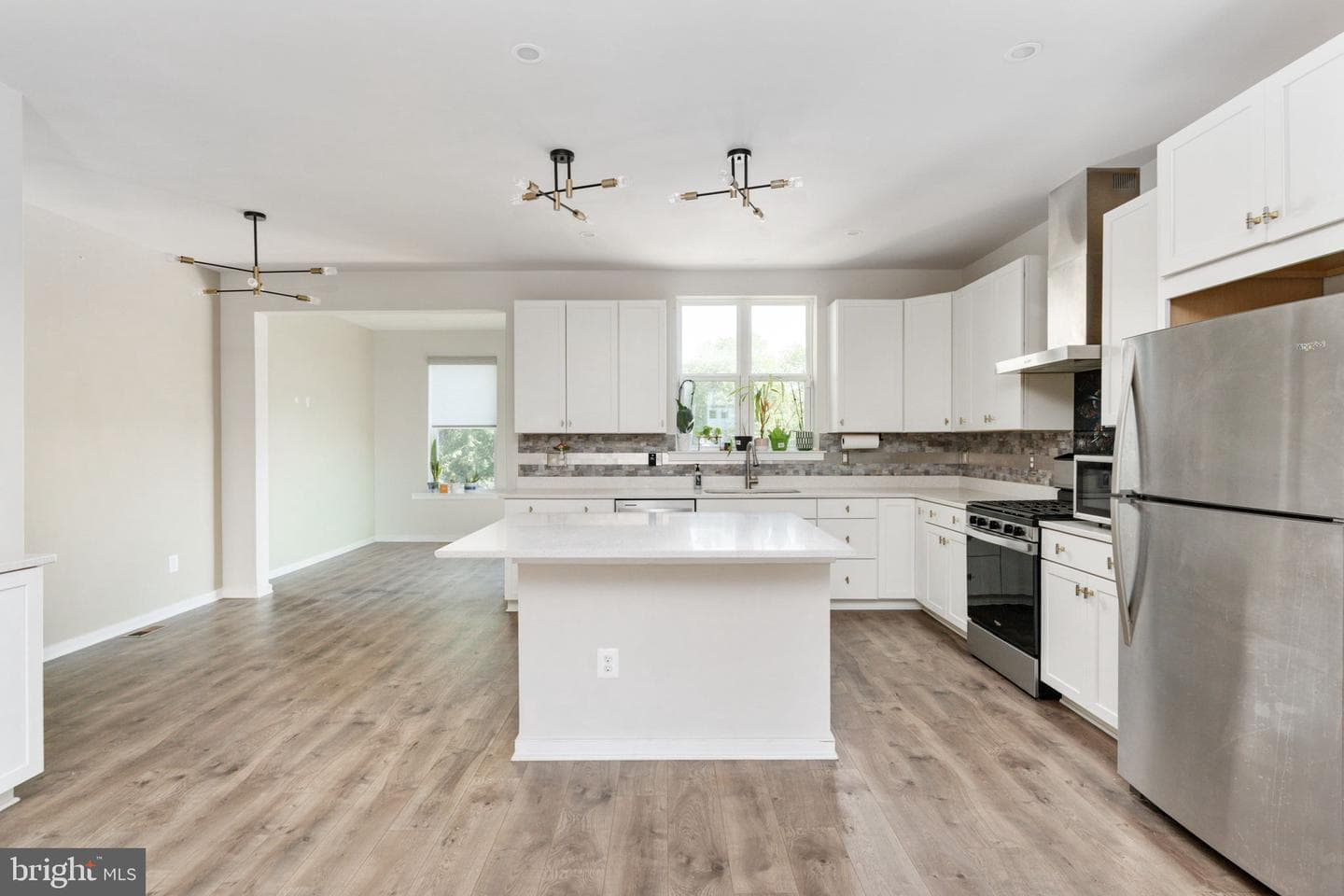 424 Honeyberry Lane photo 2