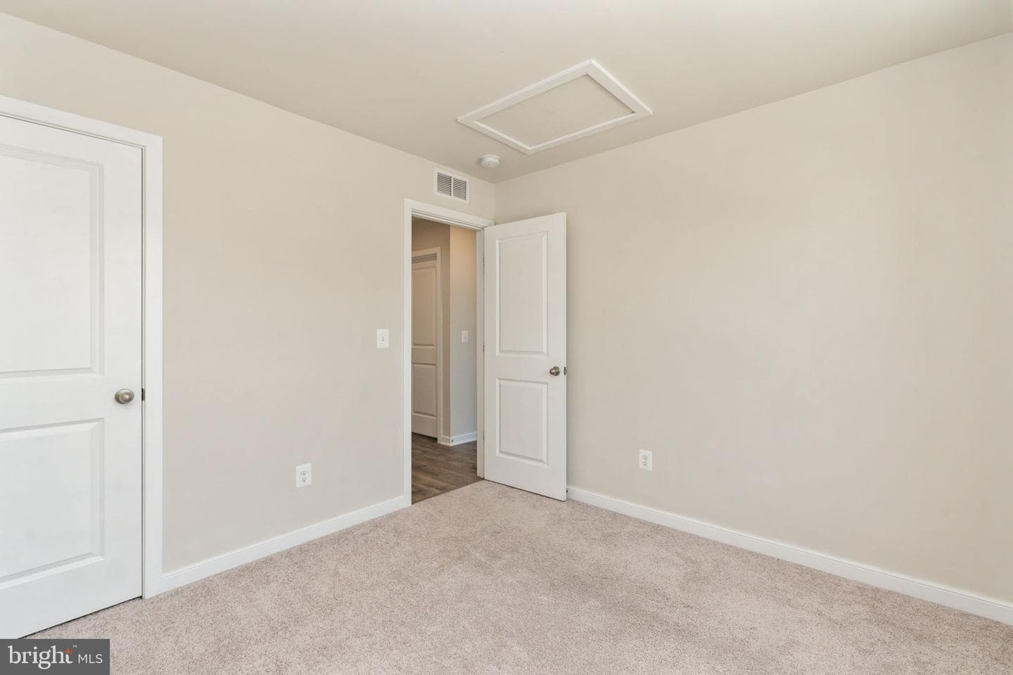424 Honeyberry Lane photo 24