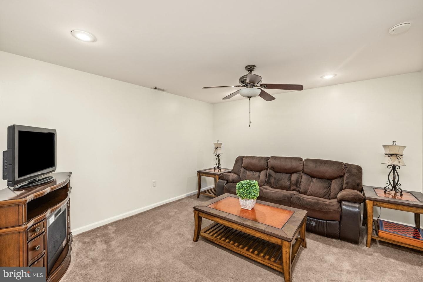 8 Queens Mill Court photo 52