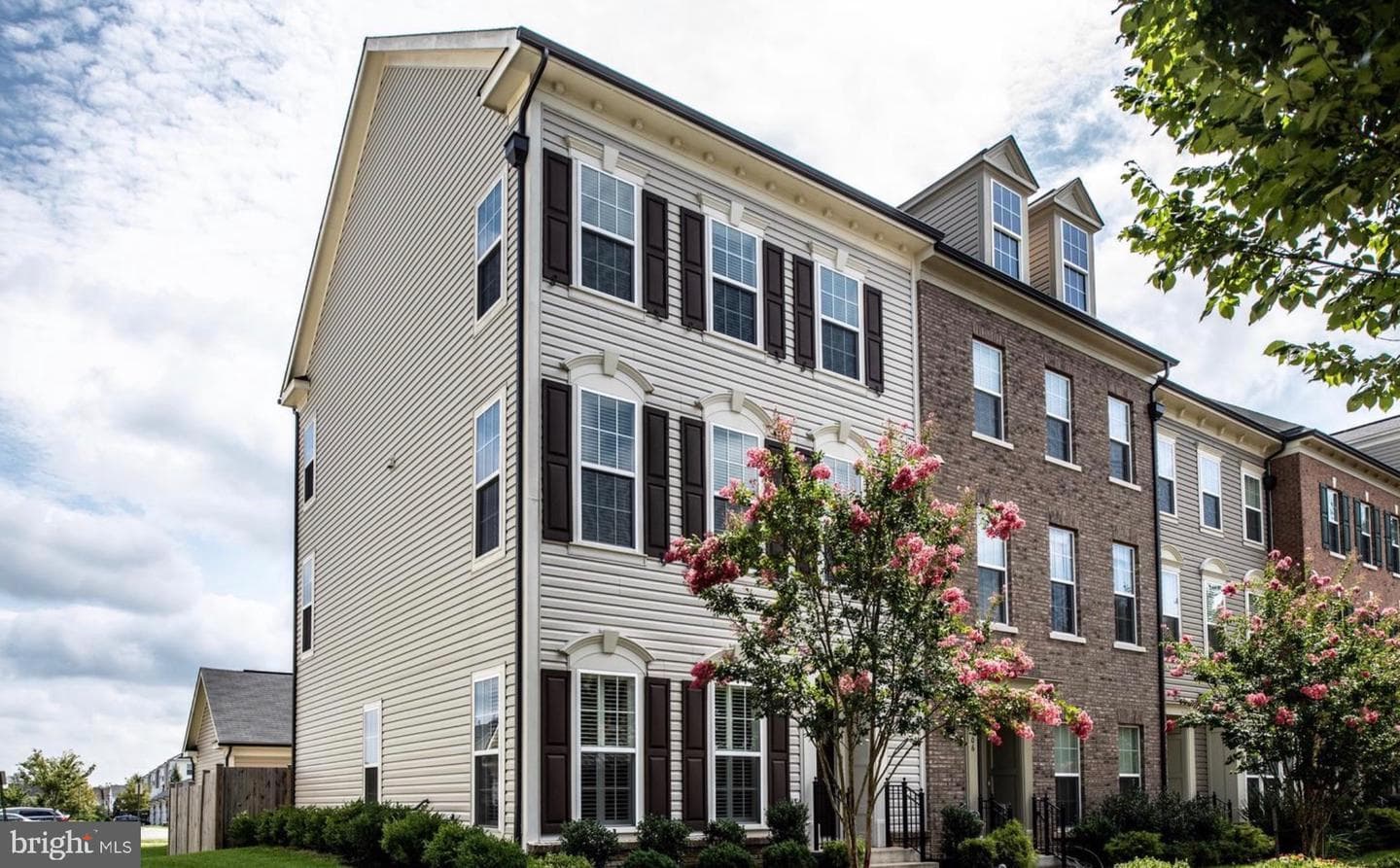108 Apricot Street photo 4