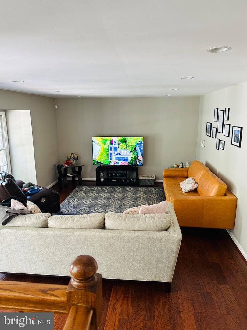 30 Bridgeport Circle photo 16