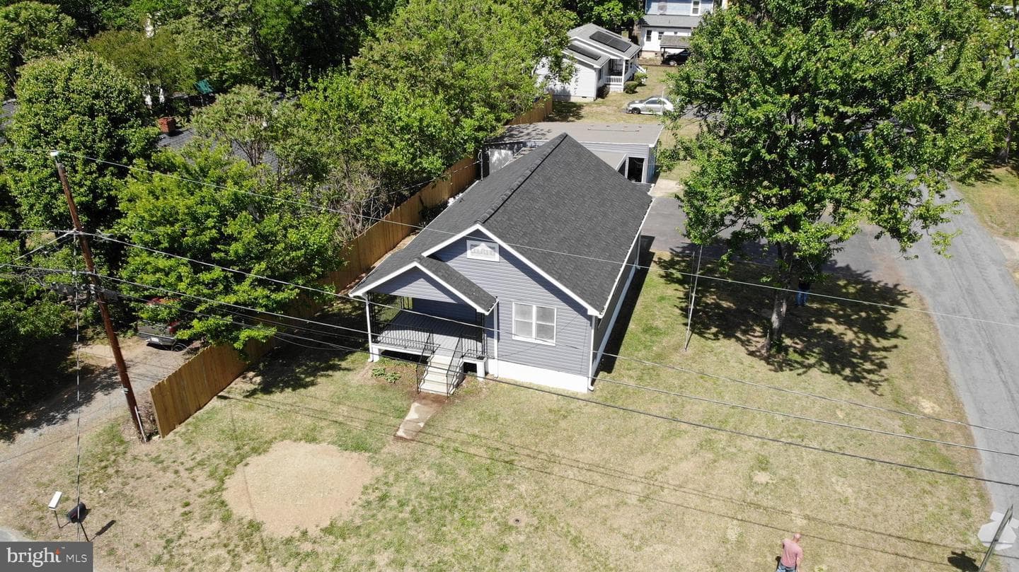 109 E Chatham Street photo 4