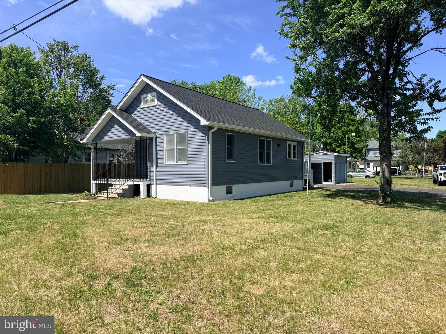 109 E Chatham Street photo 7