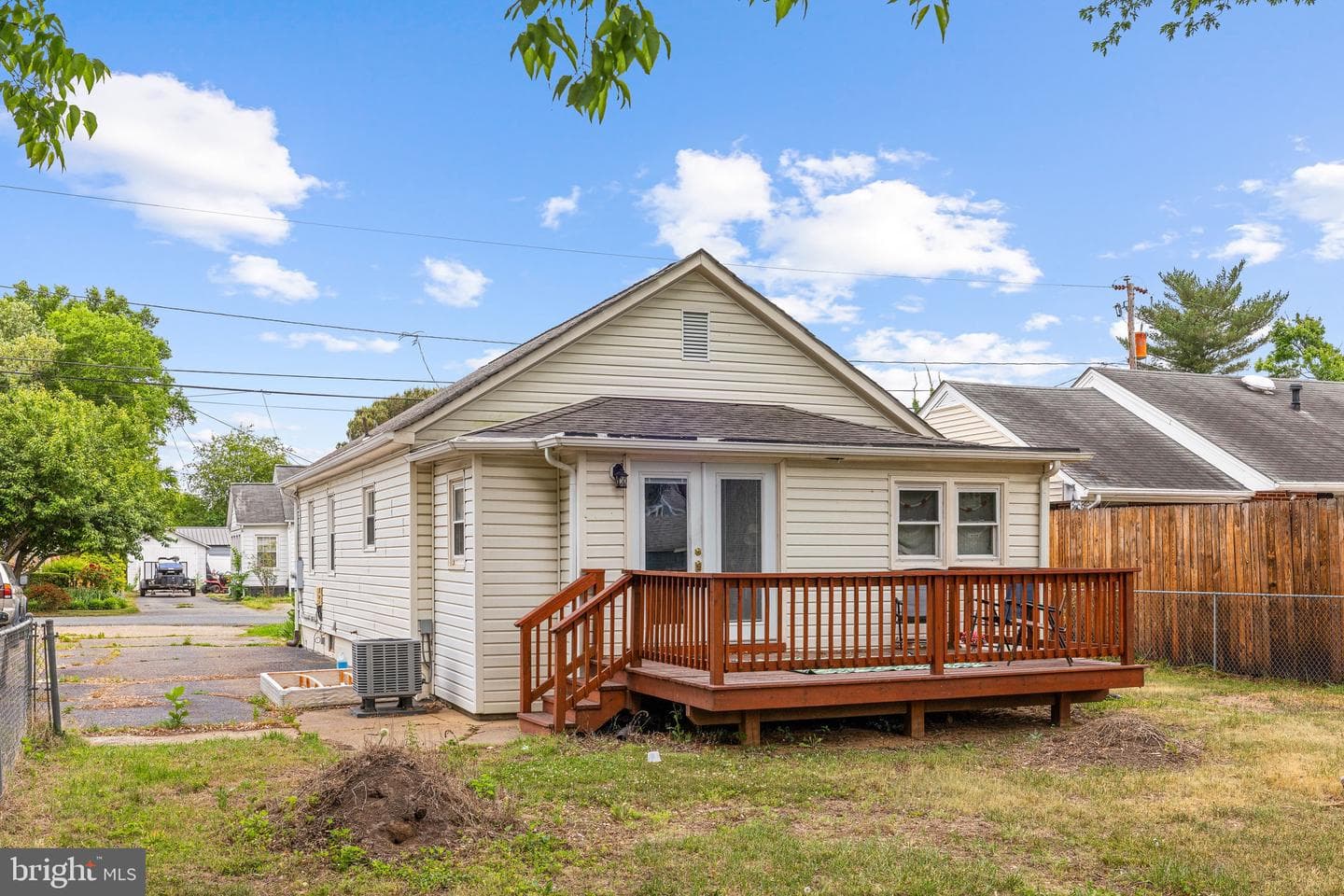 205 E Chatham Street photo 30