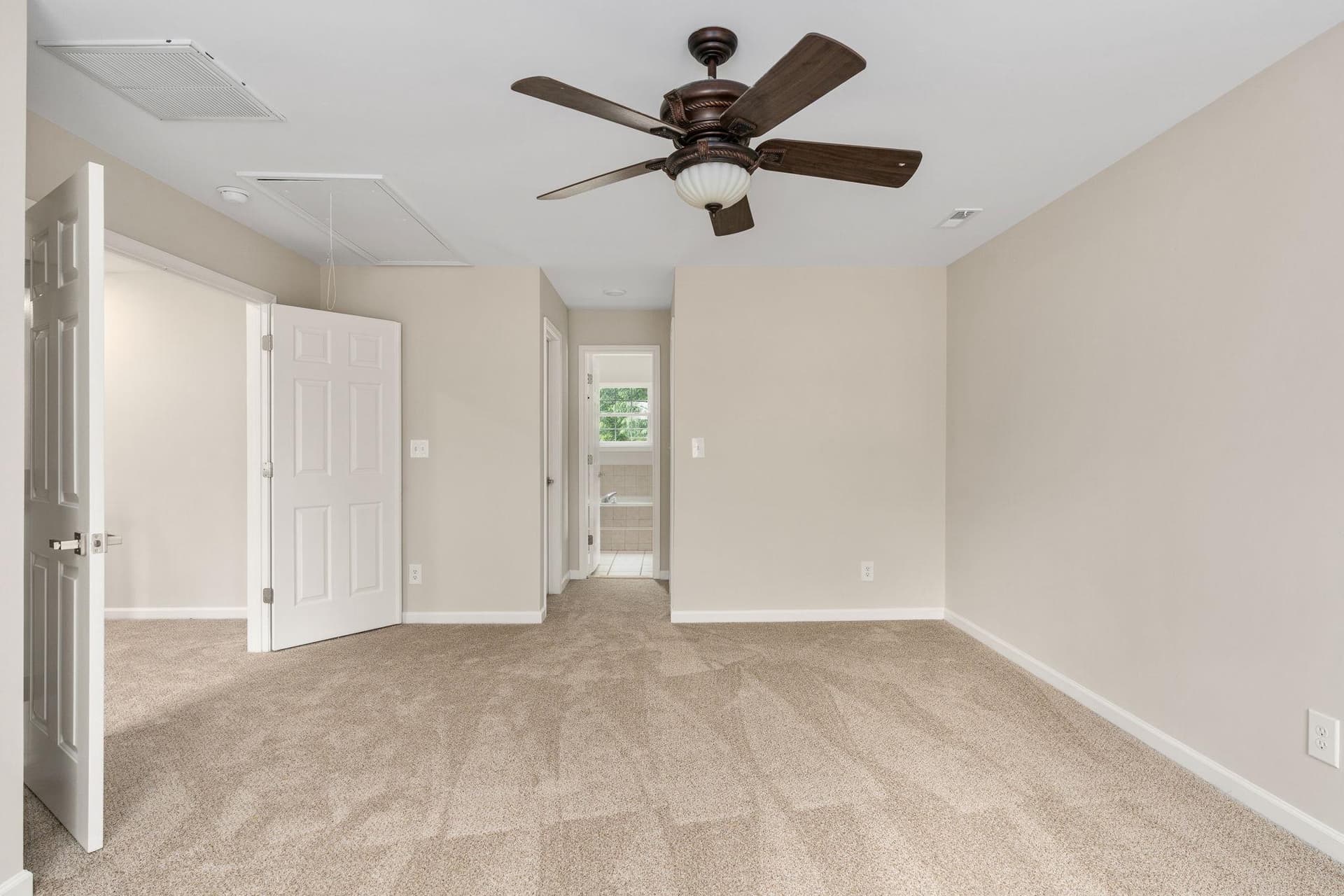 60 Saint Roberts Dr photo 32