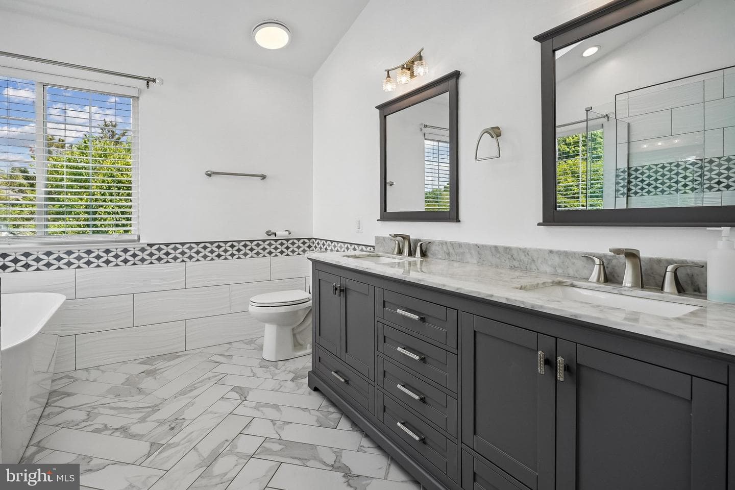 9 Remington Court photo 31