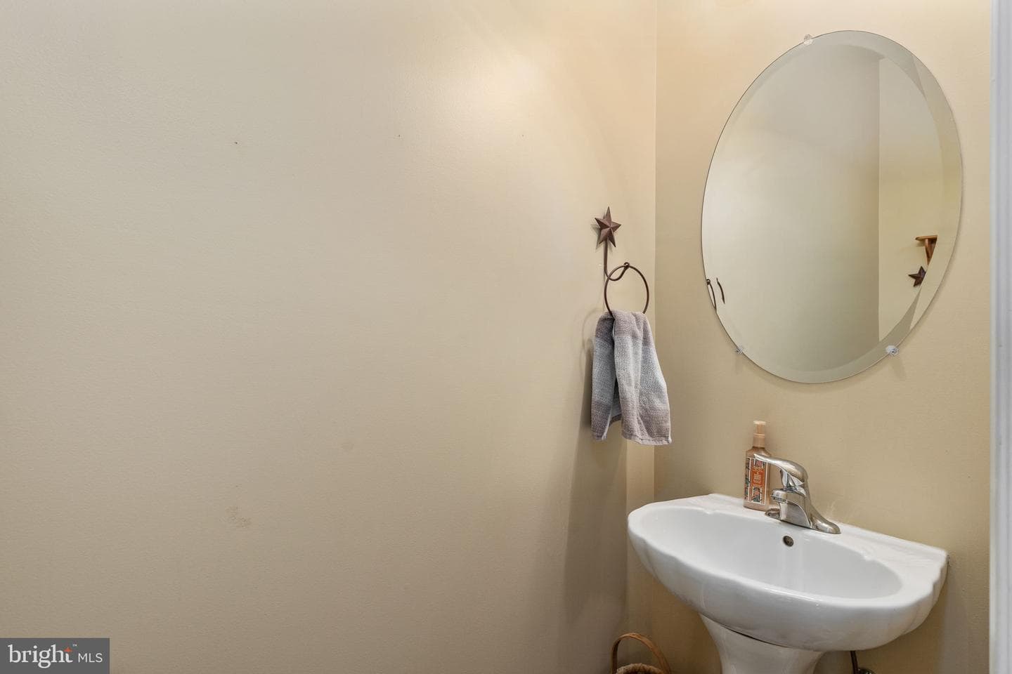 142 Greenway Street photo 44