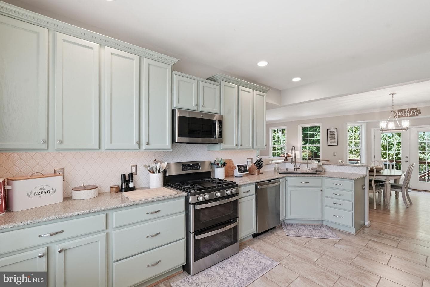 12 Pin Oak Court photo 8