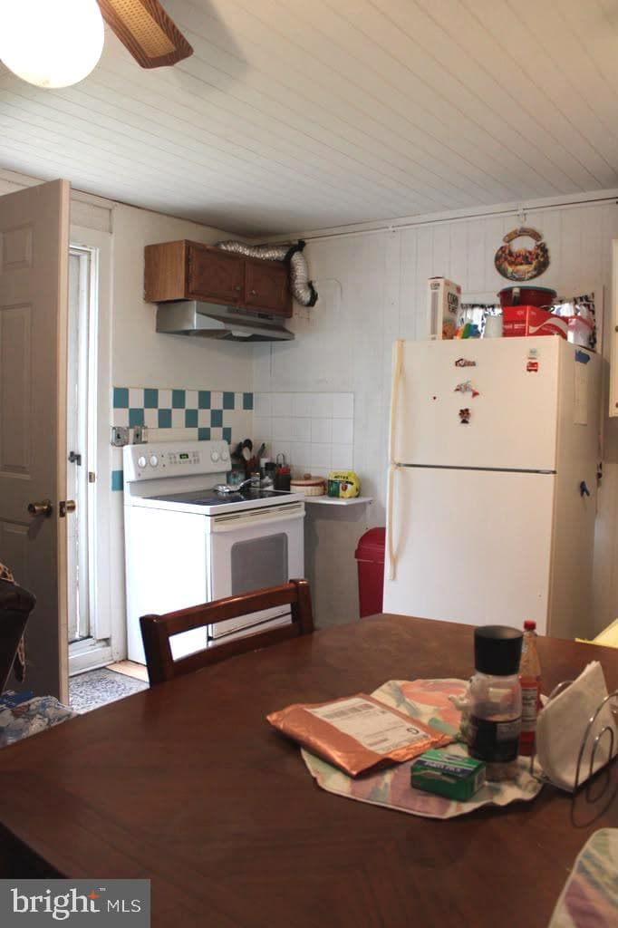 45 Holden Lane photo 38