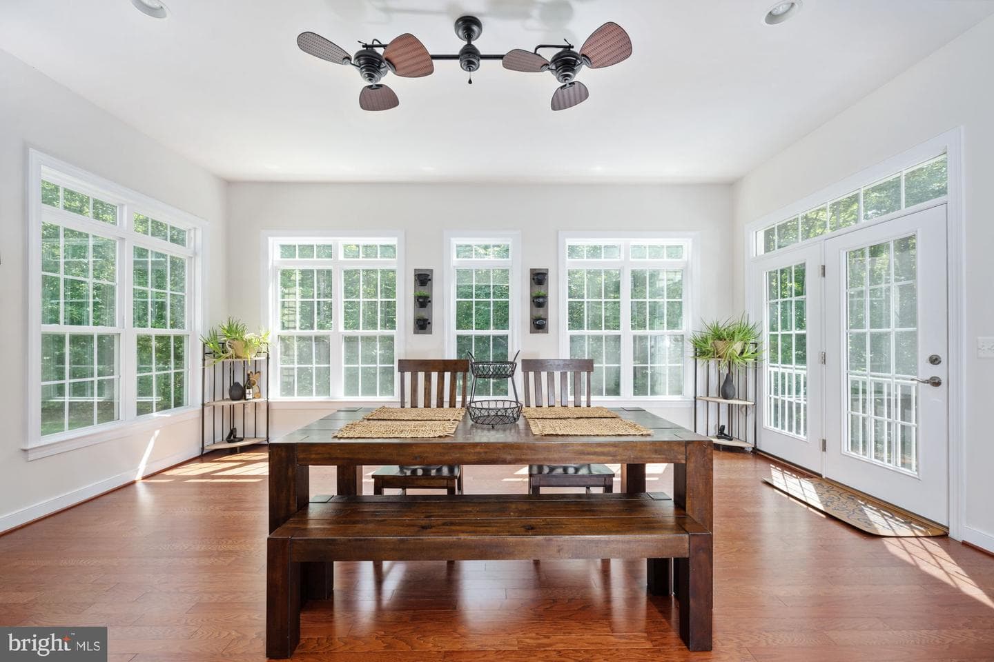 425 Wakerobin Drive photo 31