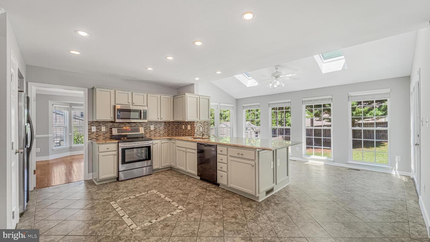 153 Basalt Drive photo 2