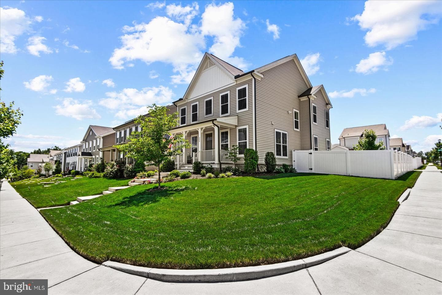 200 Hosta Way photo 4