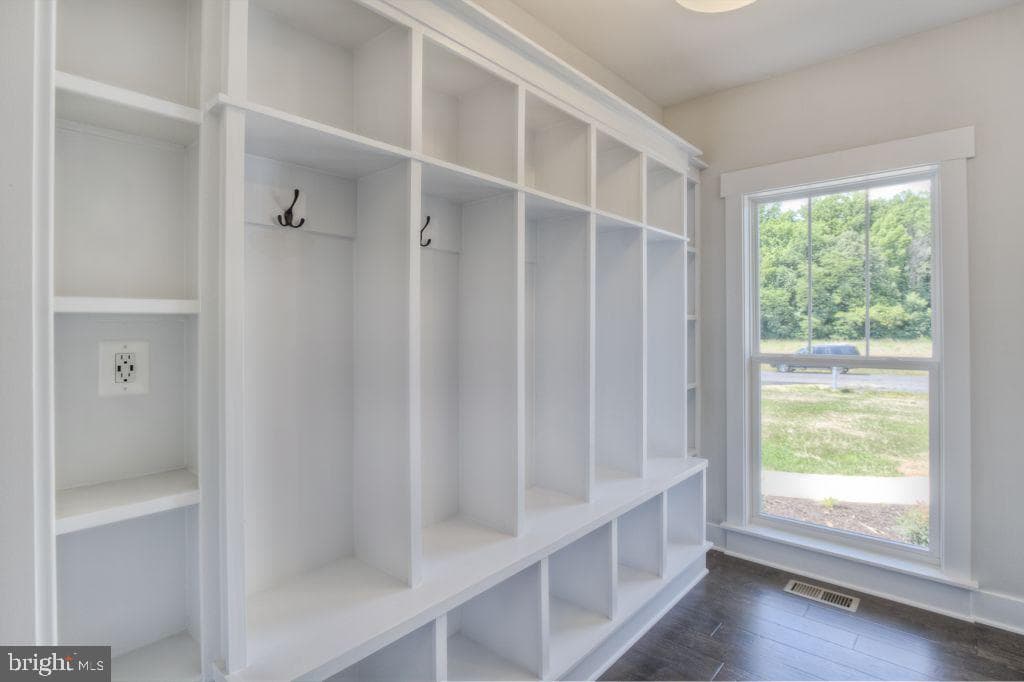 480 Leeland Road photo 8