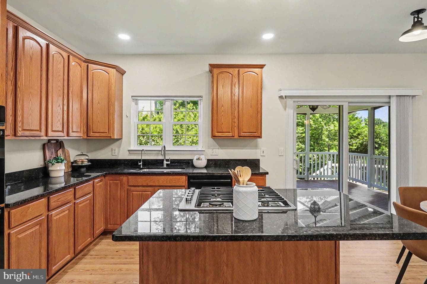48 Newbury Drive photo 10