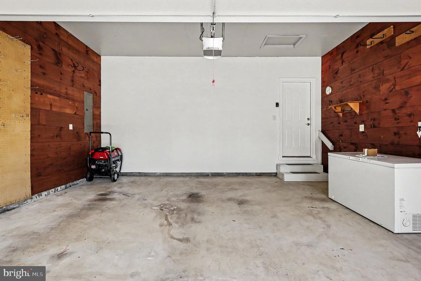 48 Newbury Drive photo 33