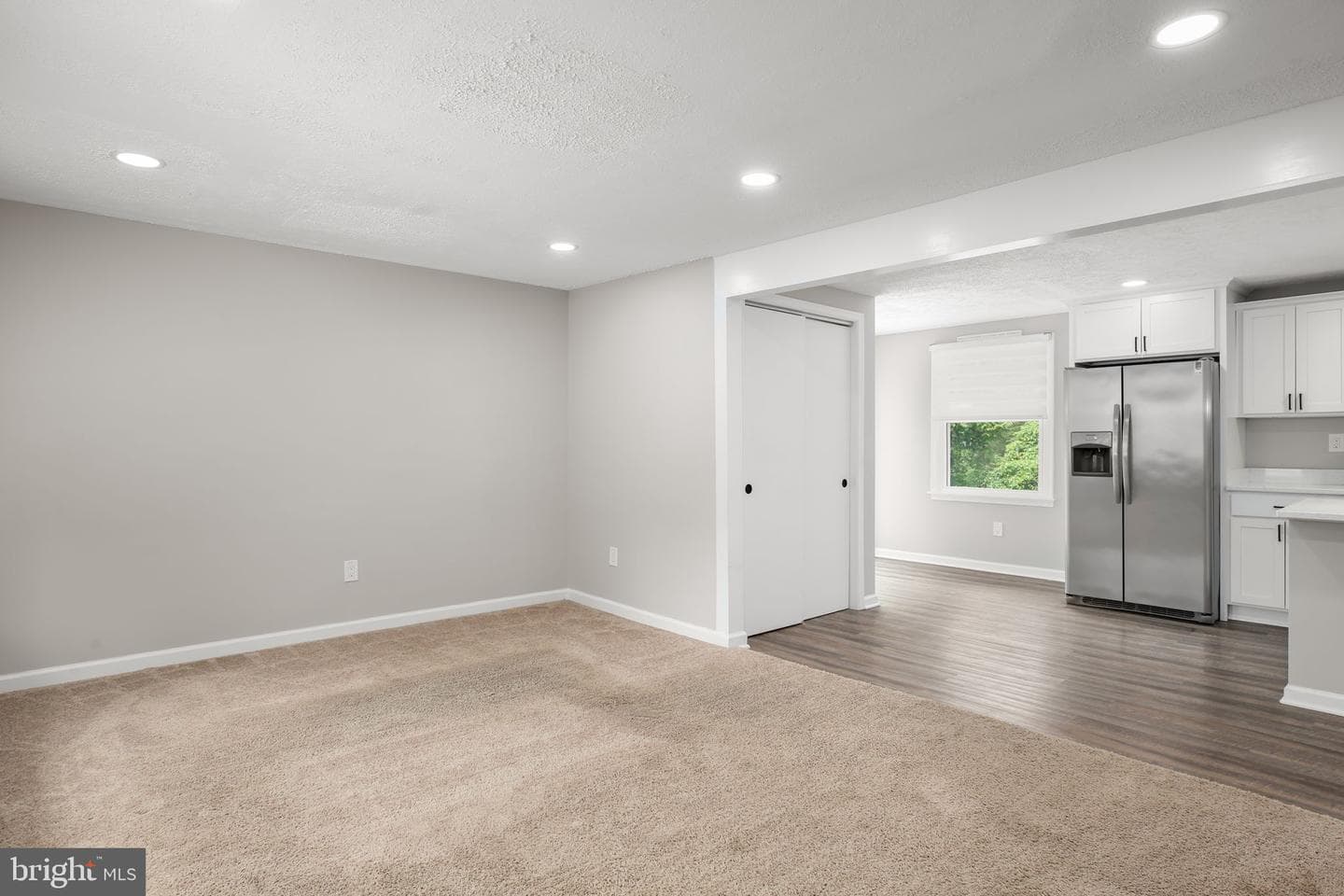 407 Smith St photo 7