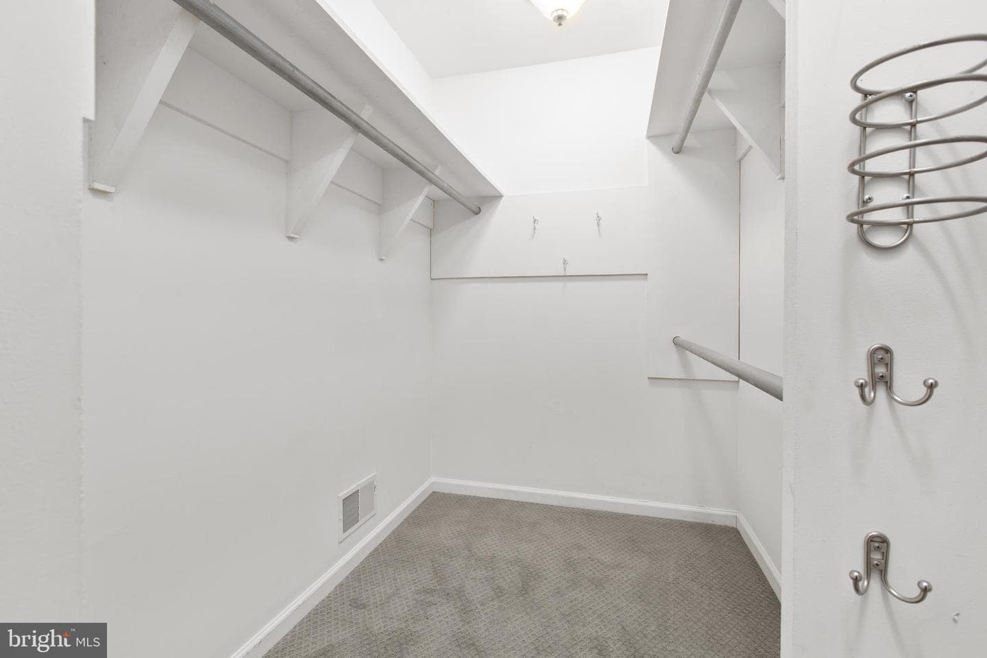 53 Bloomington Lane photo 11