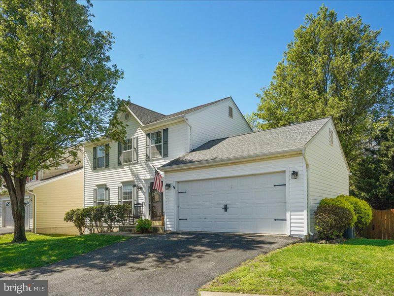 8 Lakeside Drive