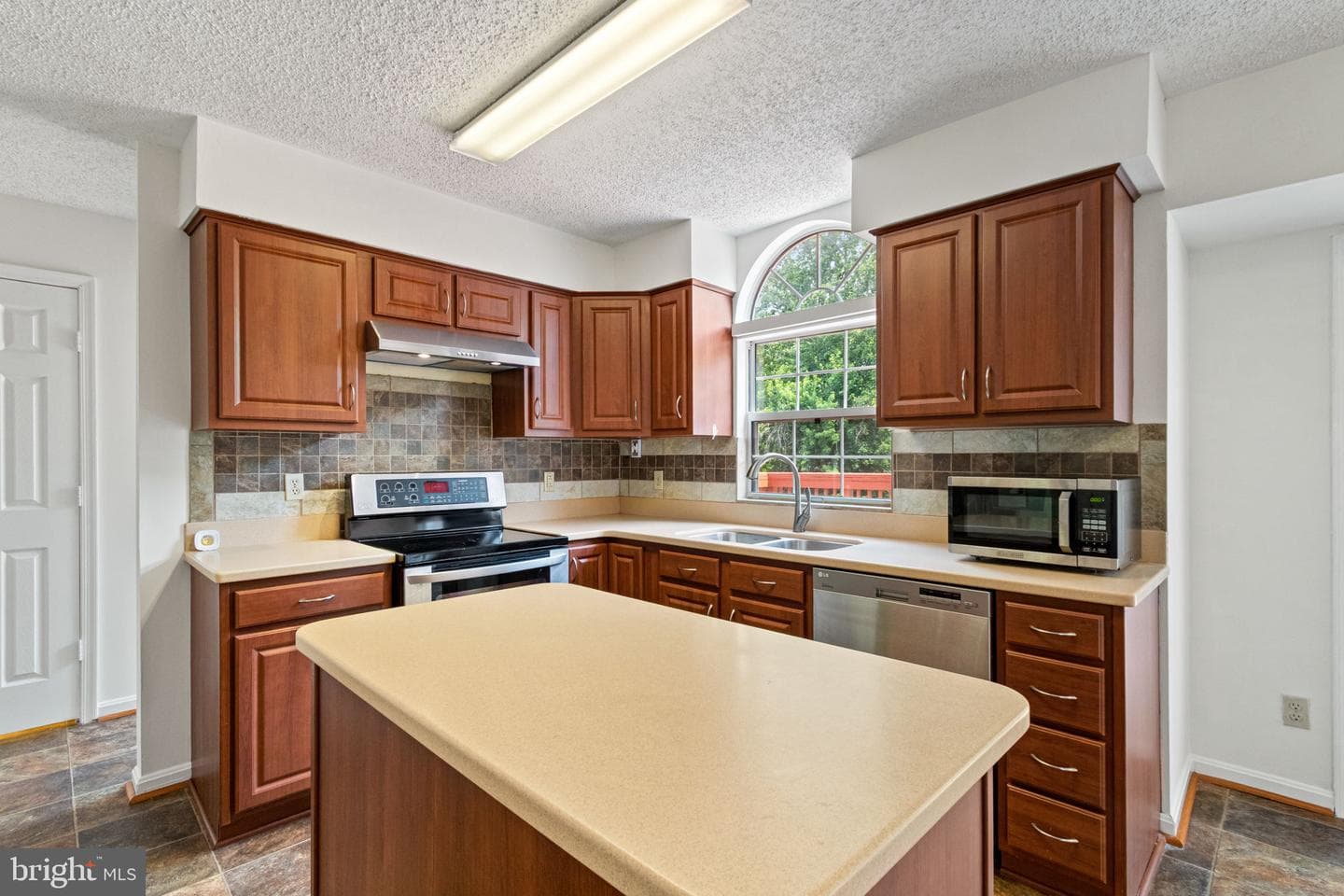 19 Puritan Pl photo 14