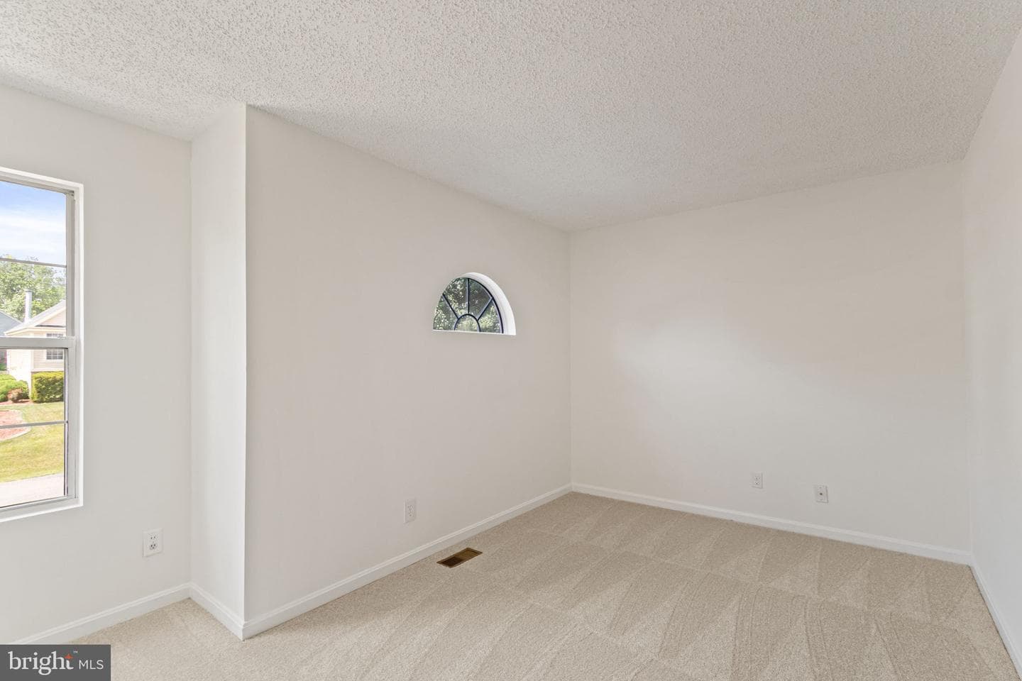 19 Puritan Pl photo 31
