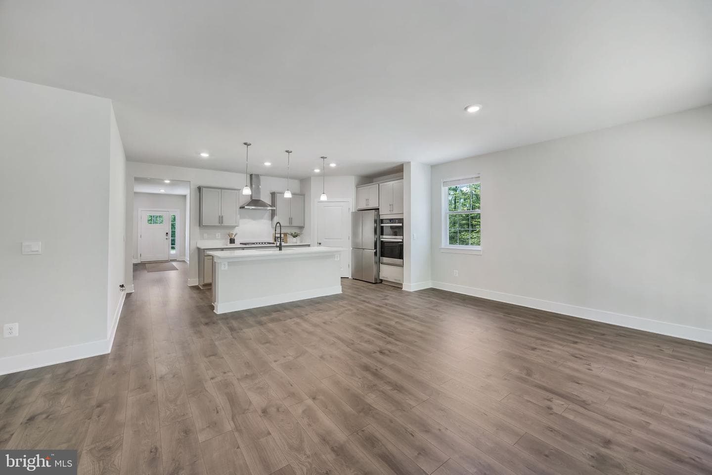 626 Long Meadow Drive photo 4