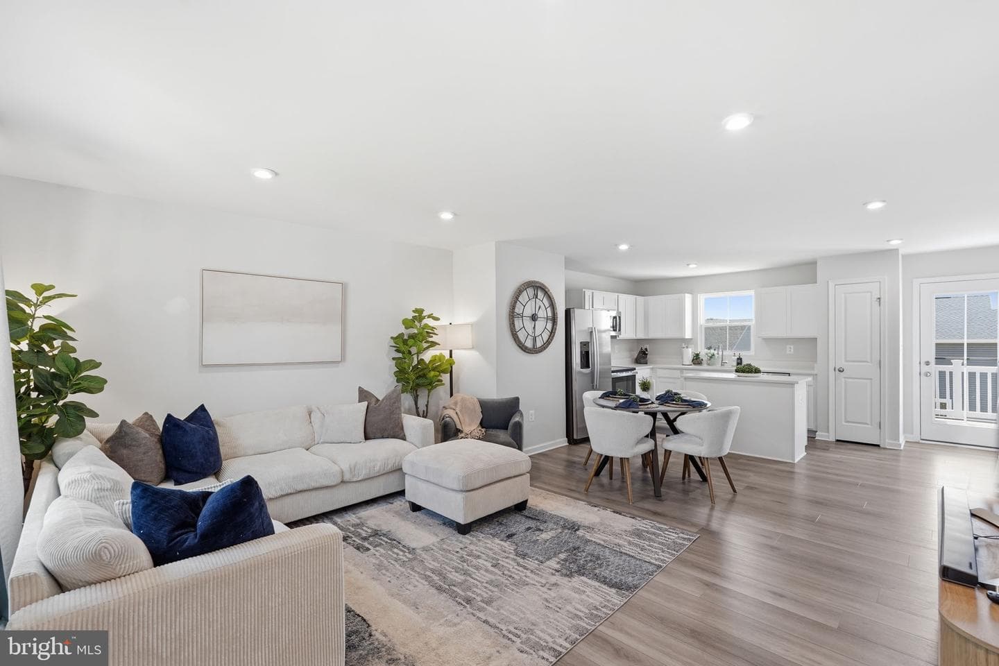 1704 Nebula Lane photo 4