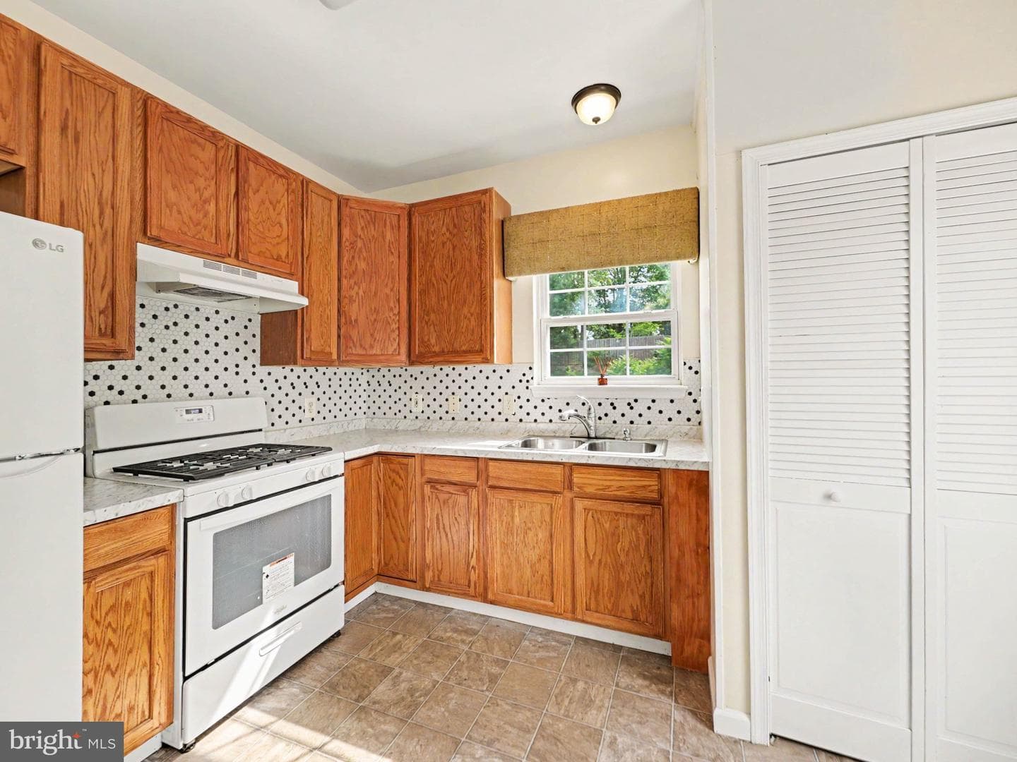 12 Townes Place photo 3