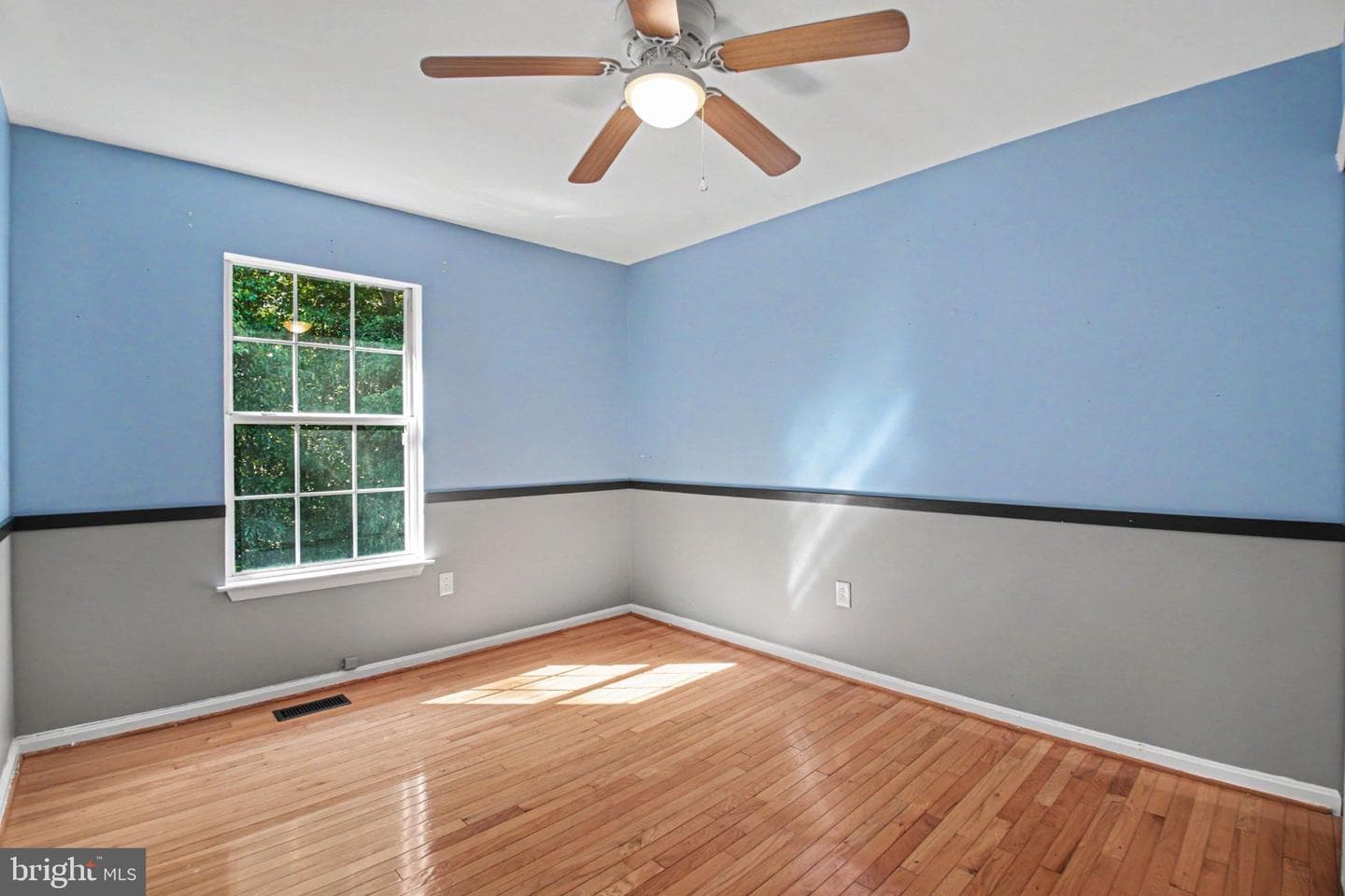 404 Kings Crest Drive photo 18