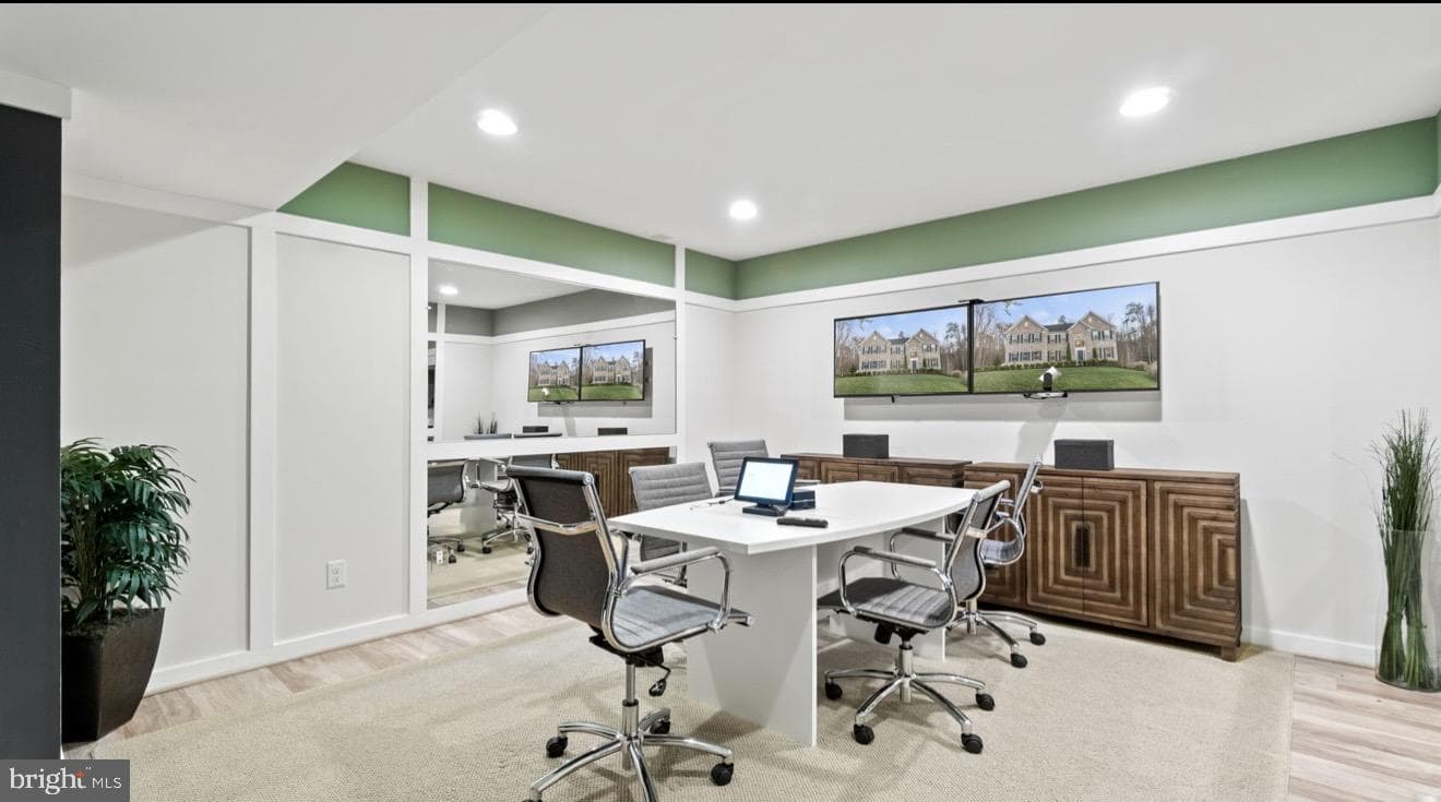 120 Perth Drive photo 27