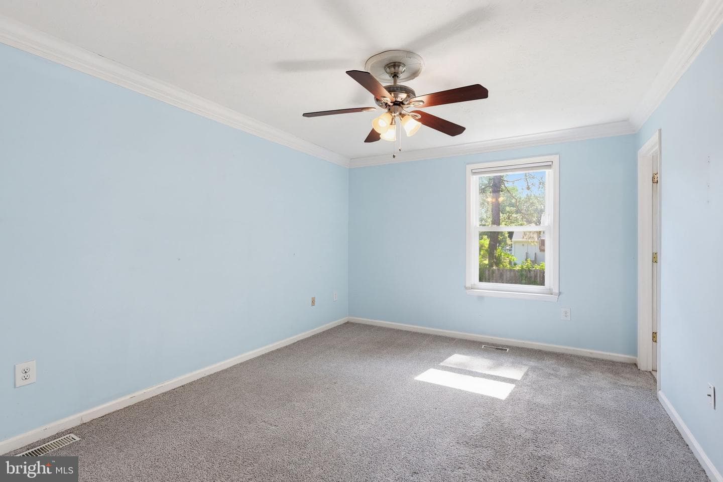 33 Bryant Boulevard photo 10