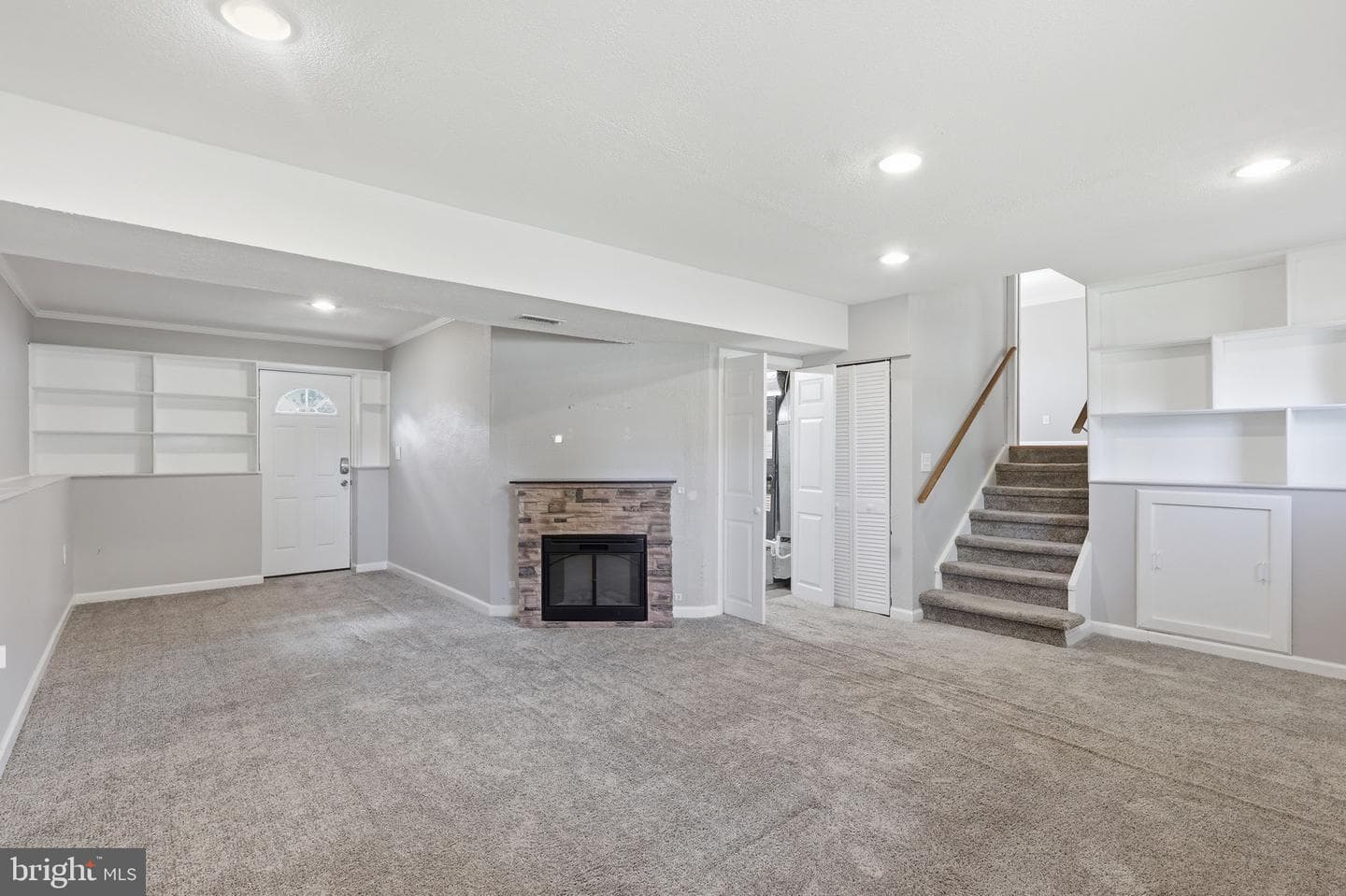 33 Bryant Boulevard photo 16
