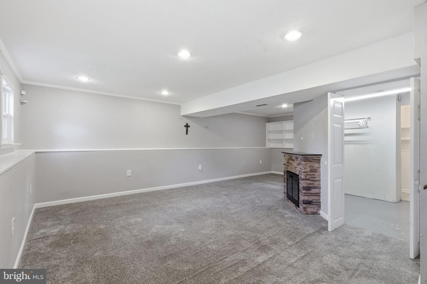33 Bryant Boulevard photo 17