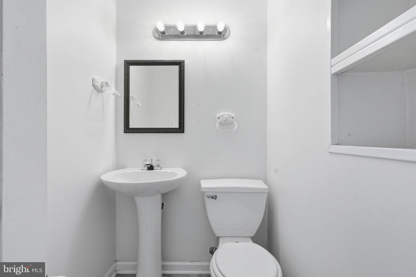 33 Bryant Boulevard photo 18