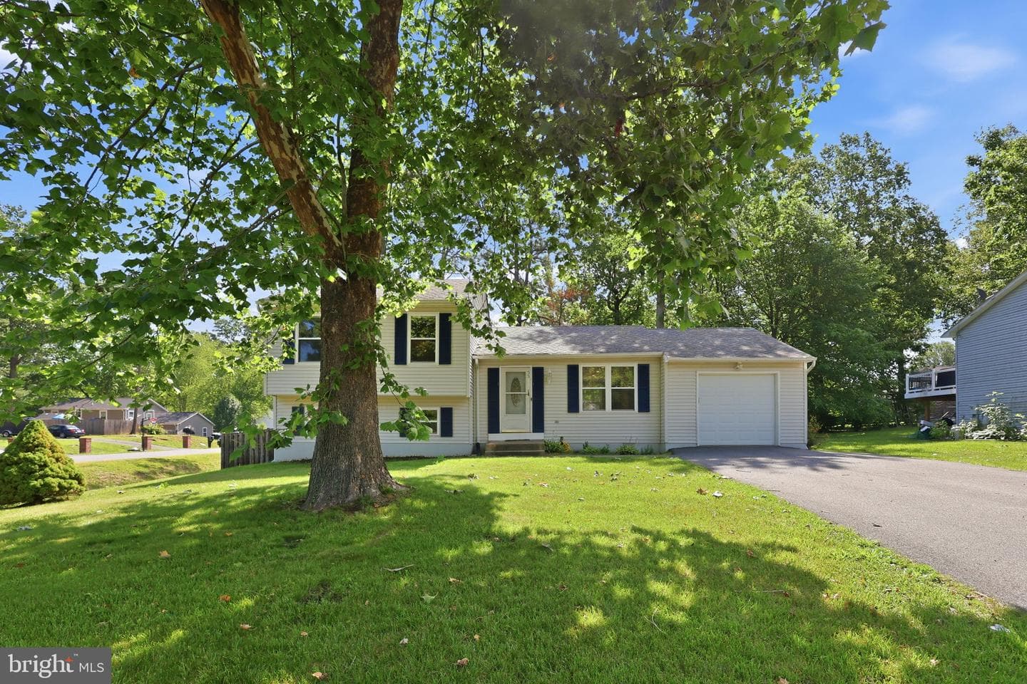 33 Bryant Boulevard photo 22