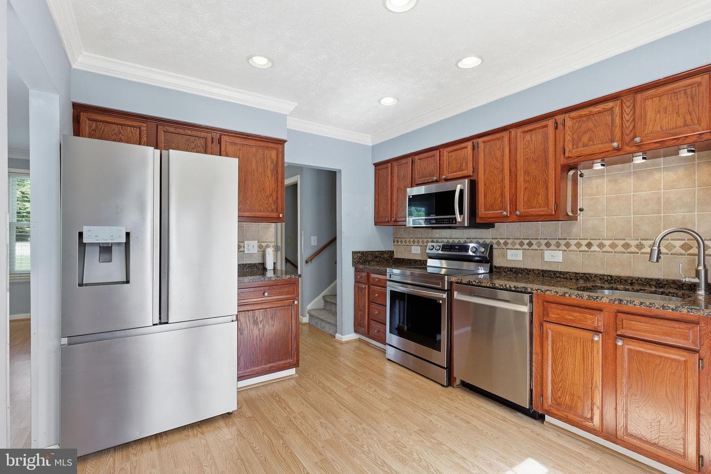 33 Bryant Boulevard photo 3