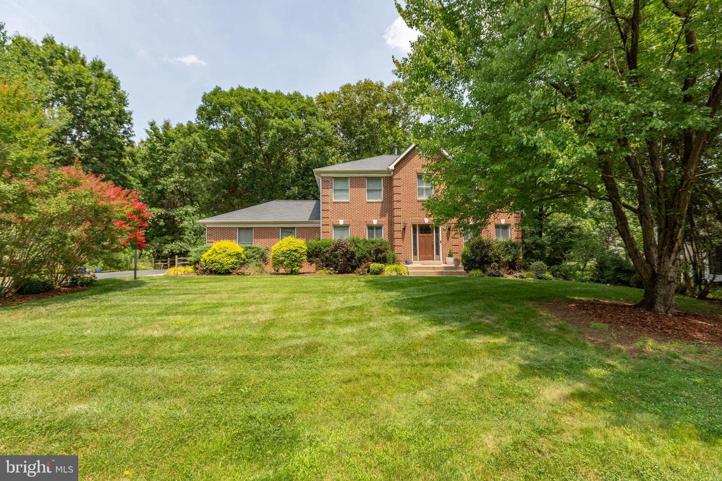 96 Holly Circle photo 4