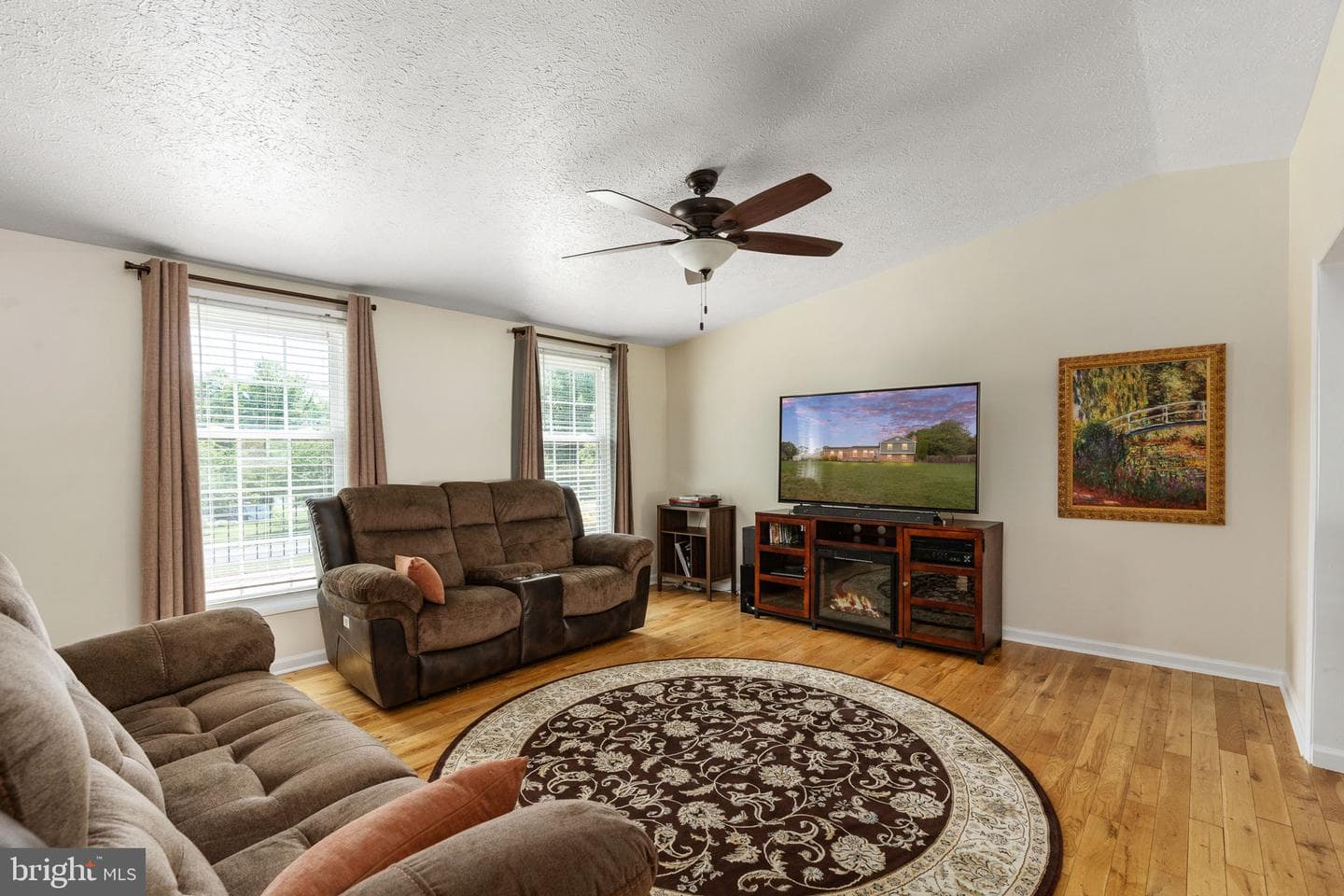 400 Collingwood Drive photo 4