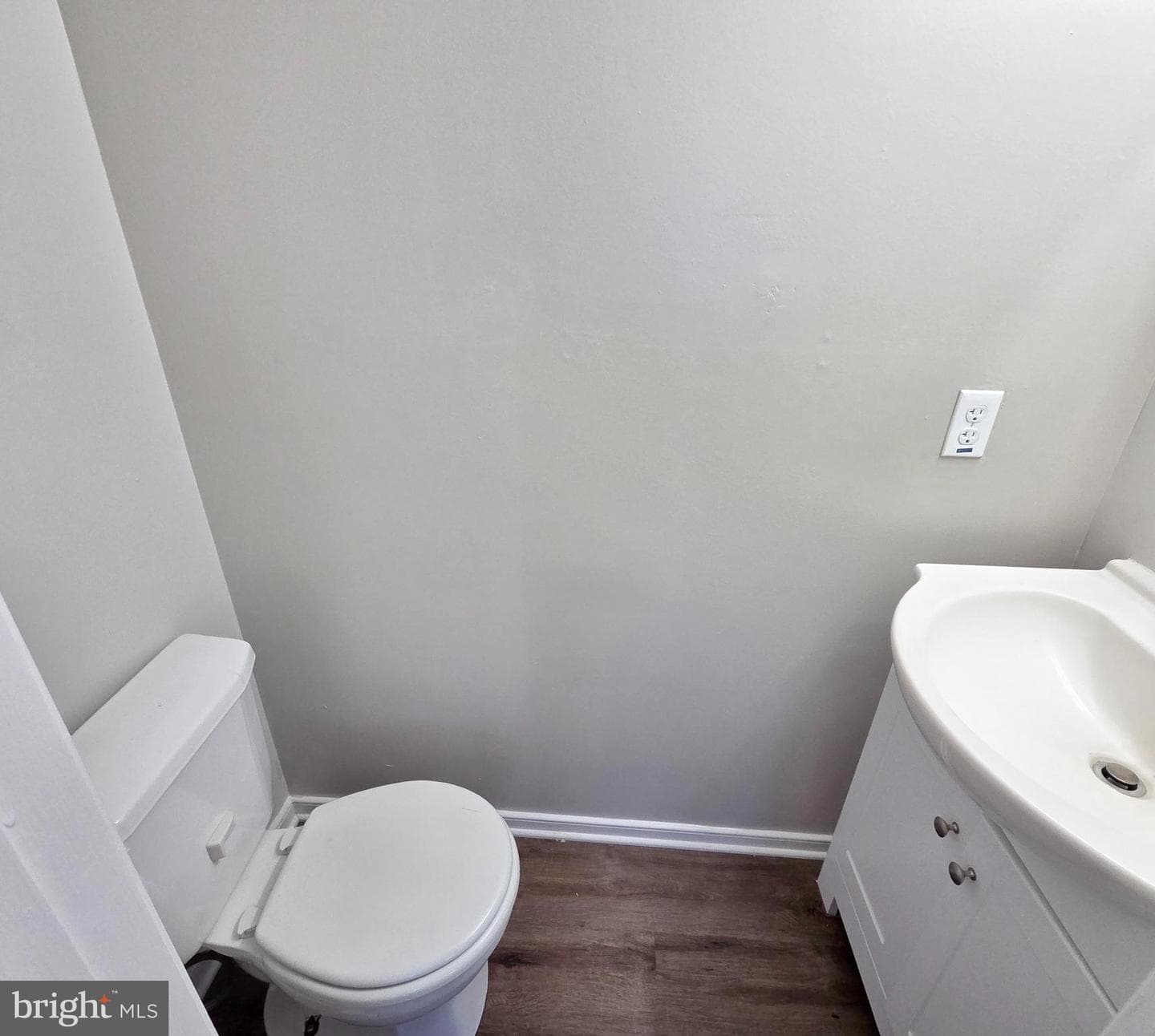 408 Munsons Hill Court photo 12