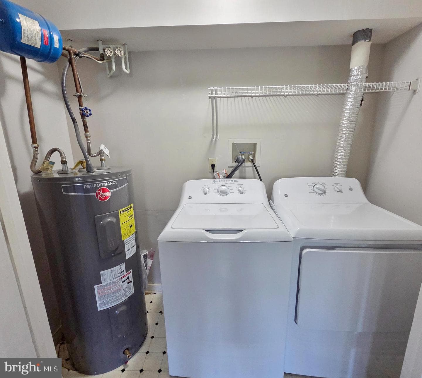 408 Munsons Hill Court photo 25
