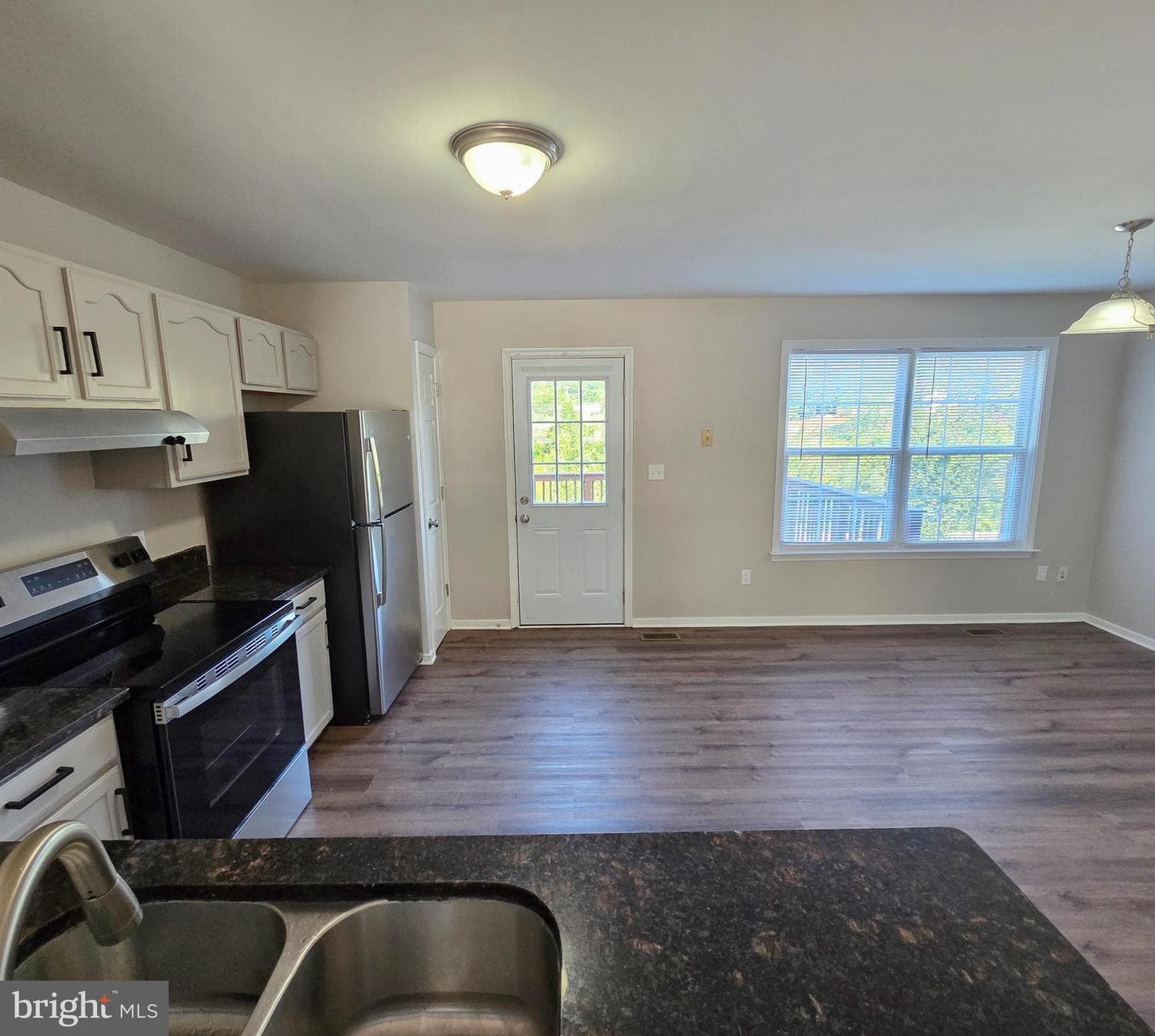 408 Munsons Hill Court photo 8